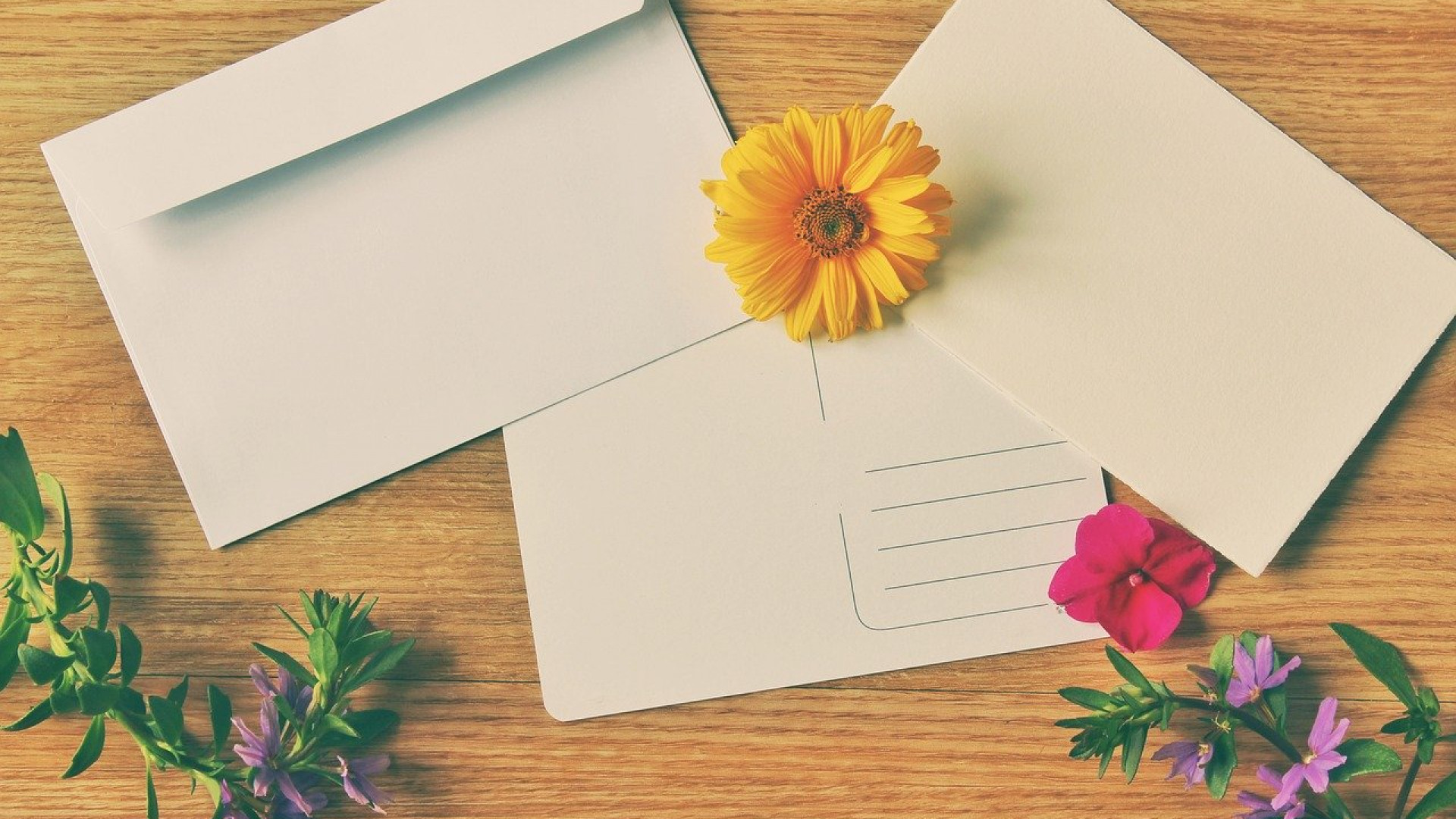 Faire-part de naissance : la tendance des formats cartes
