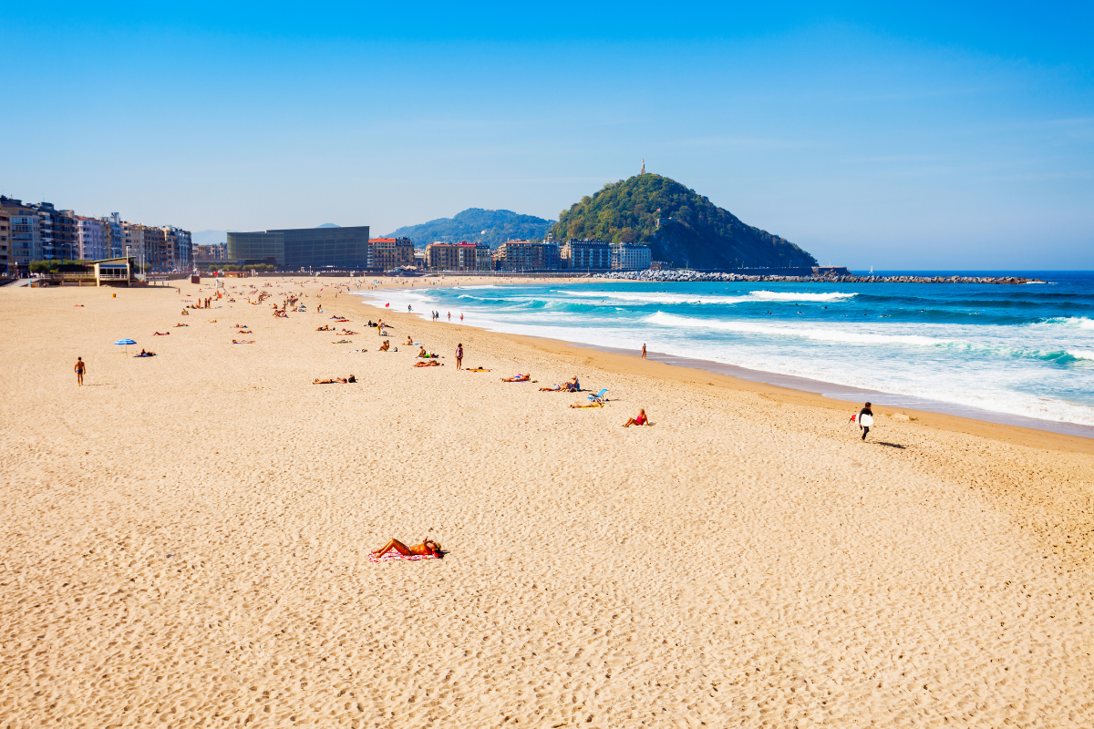 La Concha au Coucher du Soleil La Beauté Envoûtante de San Sebastian