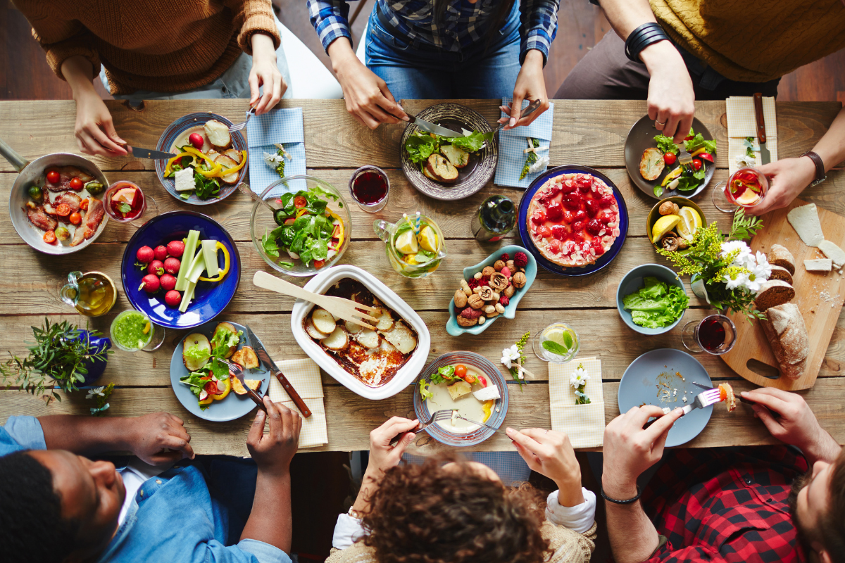 Idées dîners entre amis repas chaleureux et conviviaux