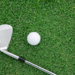 Club de golf avec un focus sur la tête, la tige et le grip