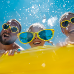 Enfants jouant à des jeux en plein air pendant les grandes vacances