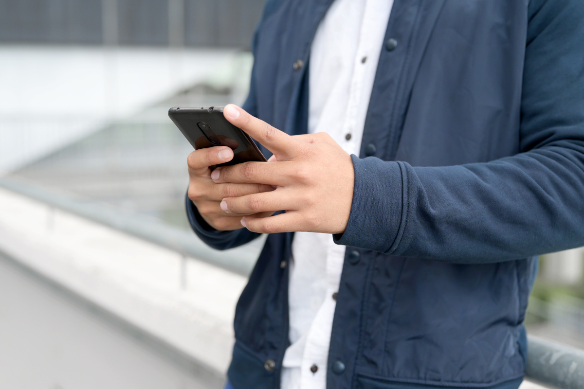 Interface Instagram montrant l'option d'envoi de message privé avec une photo