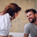 10 signes infaillibles pour savoir si vous lui plaisez