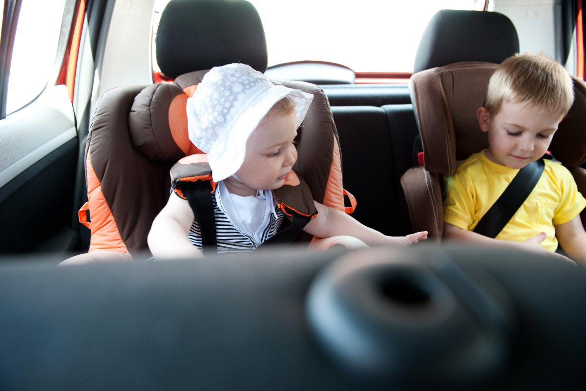 10 idées pour occuper les enfants en voiture