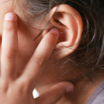 comment déboucher une oreille rapidement