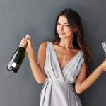 Bon champagne, l’art de choisir une bouteille qui fait toujours plaisir 698da7dda375b-portrait-woman-champagne-with-glass-party-celebration-special-occasion-isolated-gray-background-smil