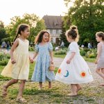 Robes fille printemps-été 2026 : les tendances qu'on adore (et comment les adopter sans se tromper)